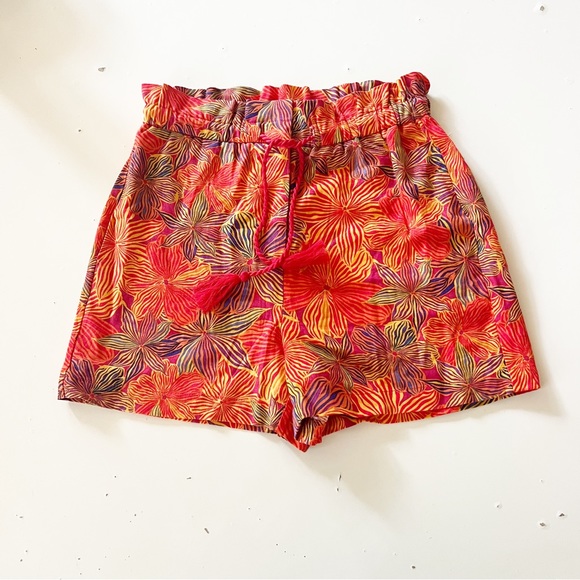 House of Harlow 1960 Linen Blend Tropical Print Shorts - Picture 2 of 16